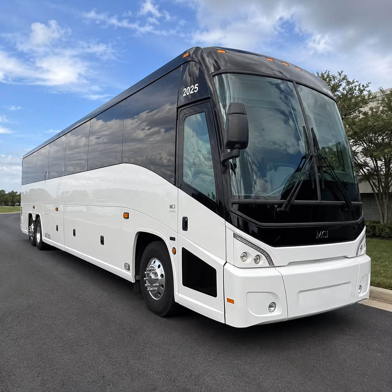 airport transfer buses between pueblo and denver international airport